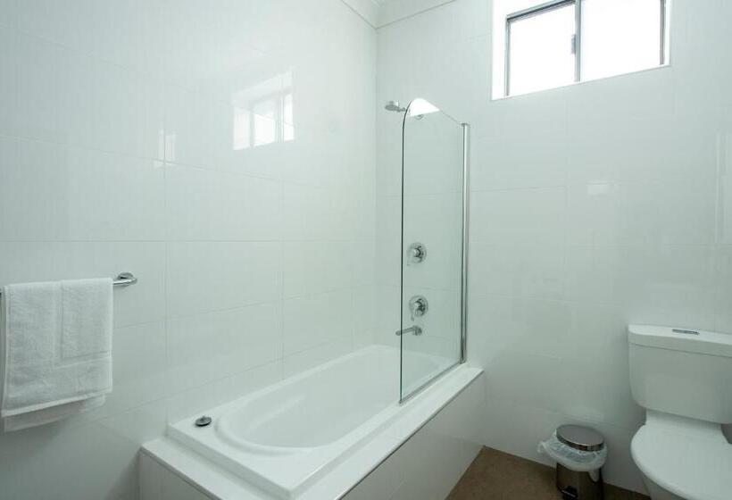 اتاق استاندارد با سرویس بهداشتی مشترک, City Centre Motel
