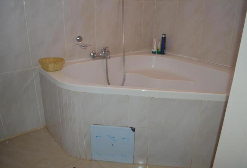 اتاق لوکس, Thobela Guest House