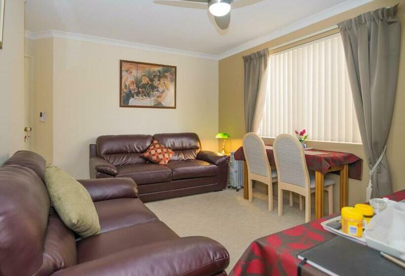 سوییت لوکس, Ascot On Swan Bed & Breakfast