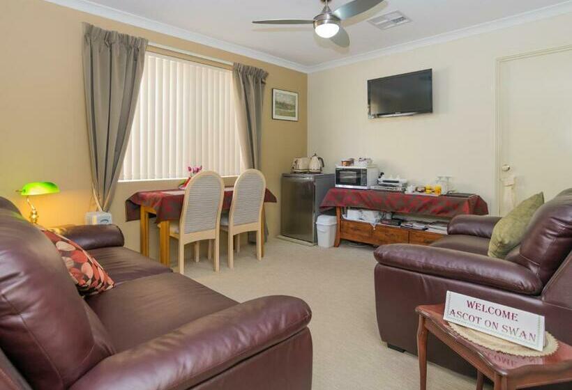 سوییت لوکس, Ascot On Swan Bed & Breakfast