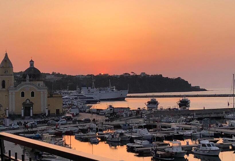 اتاق استاندارد با بالکن و چشم‌انداز دریا, L Isola Del Postino Rooms