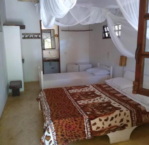 اتاق استاندارد سه تخته با بالکن, Residencia La Bussola