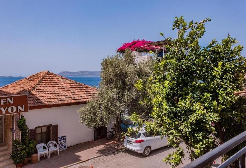 اتاق لوکس با چشم‌انداز دریا, Kaş Old Town
