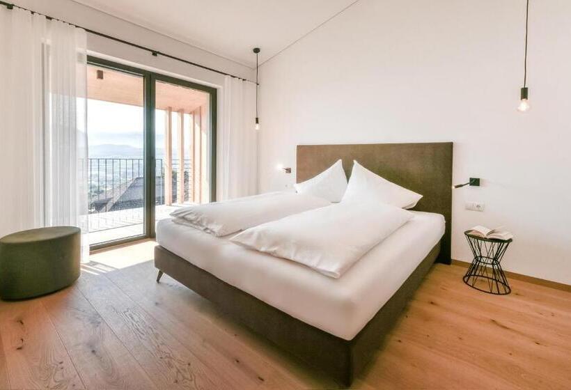 1 Bedroom Penthouse Apartment, Villa Montis