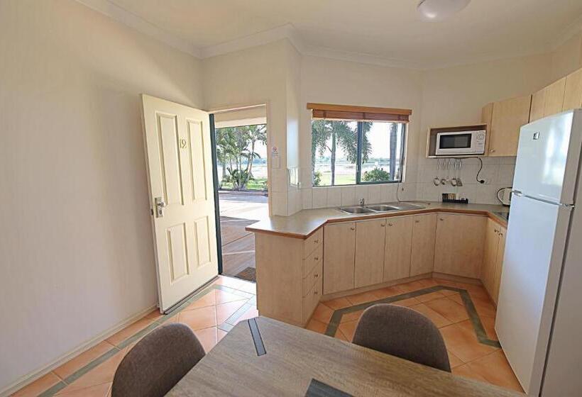 آپارتمان 2 خوابه, Lakeview Apartments