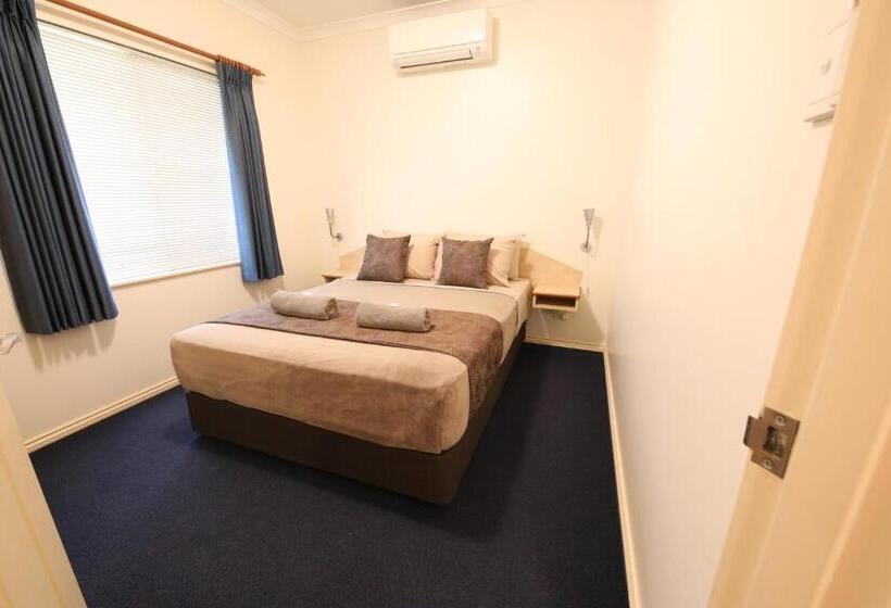 آپارتمان 3 خوابه, Lakeview Apartments