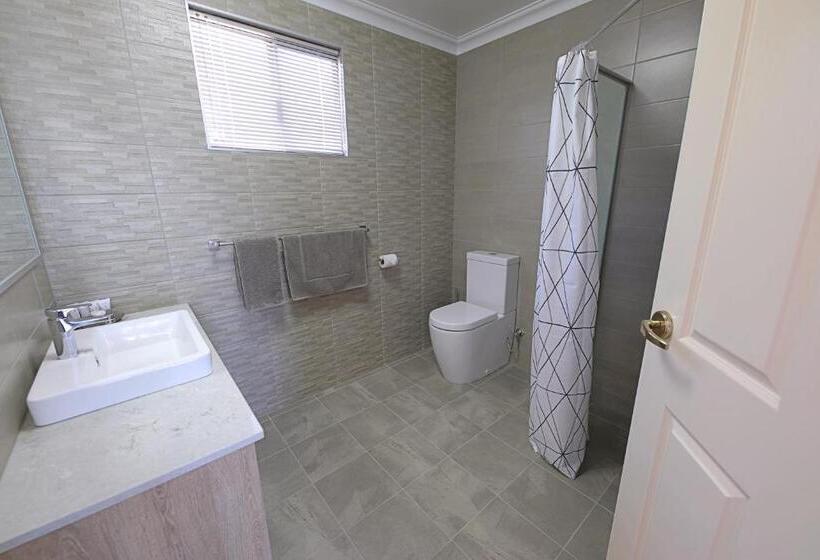 استودیوی لوکس, Lakeview Apartments