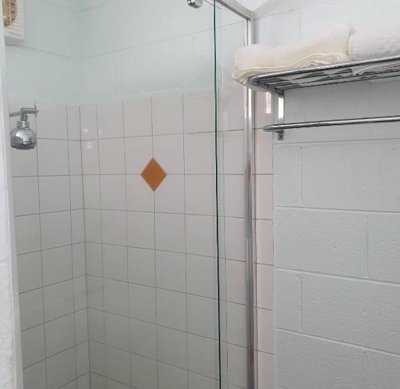 اتاق لوکس, Morwell Parkside Motel