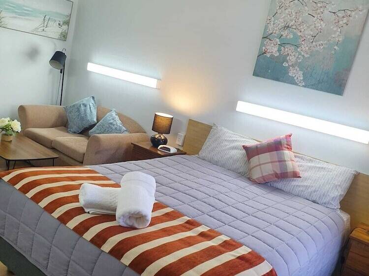 اتاق لوکس, Morwell Parkside Motel