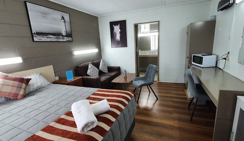 اتاق لوکس, Morwell Parkside Motel