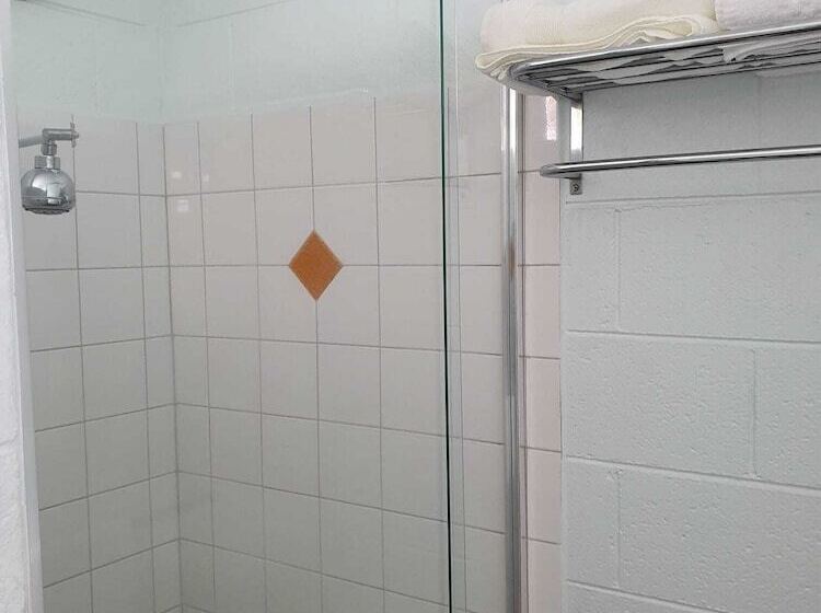 اتاق لوکس, Morwell Parkside Motel