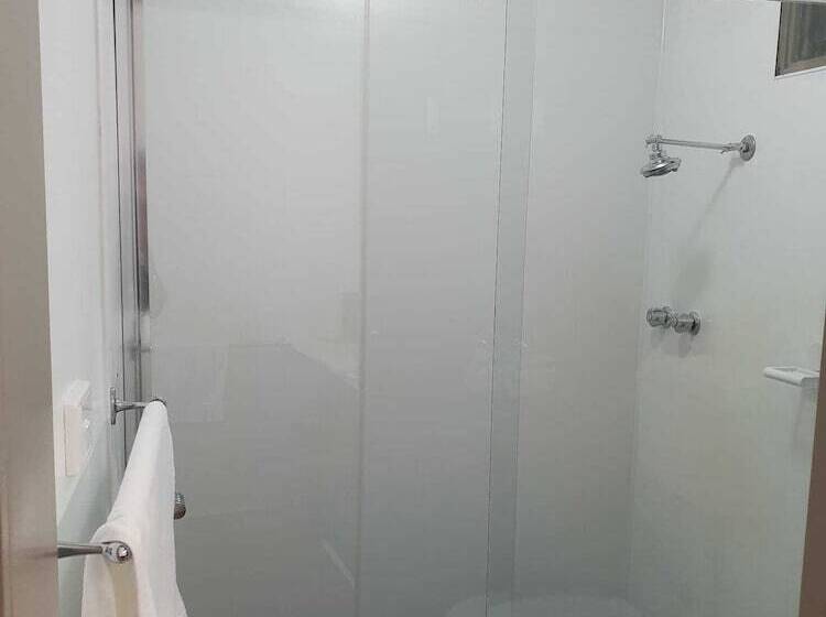 اتاق لوکس, Morwell Parkside Motel