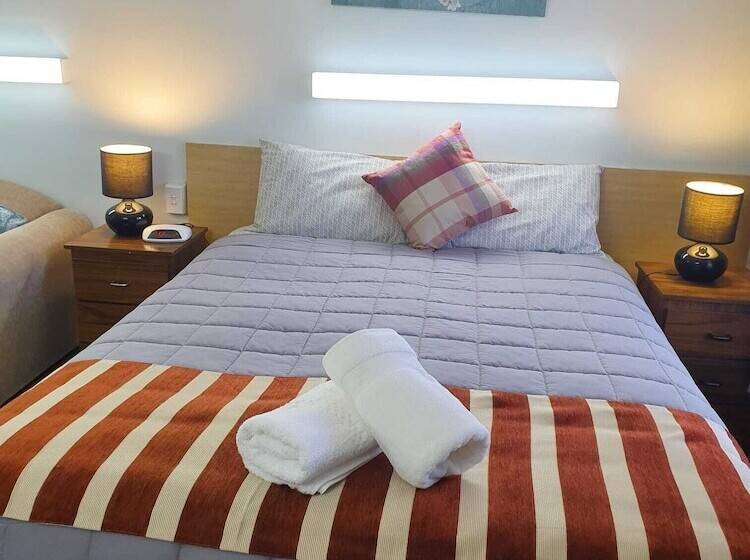 اتاق لوکس, Morwell Parkside Motel