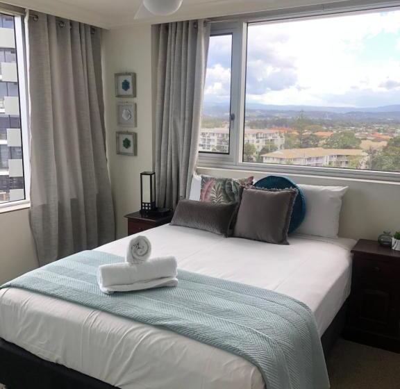 1 Bedroom Penthouse Apartment, Oceania On Burleigh Beach