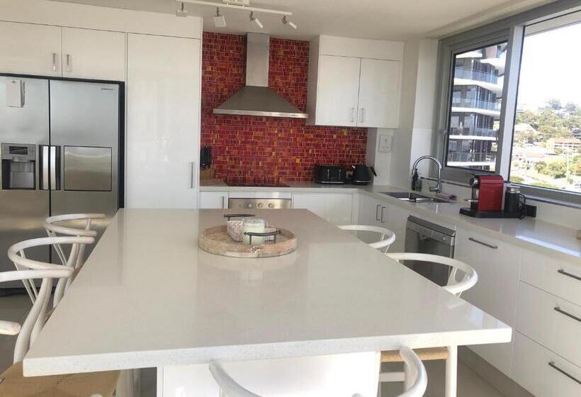 1 Bedroom Penthouse Apartment, Oceania On Burleigh Beach