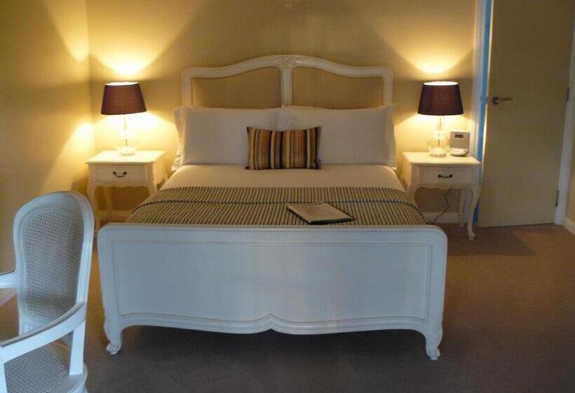 اتاق استاندارد با وان آب گرم, Llewellin S Guest House