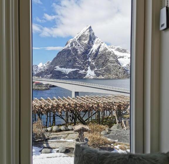 اتاق استاندارد با تخت بزرگ, Sakrisøy Gjestegård   Manor House In Sakrisøy   Solbakken Anno 1880