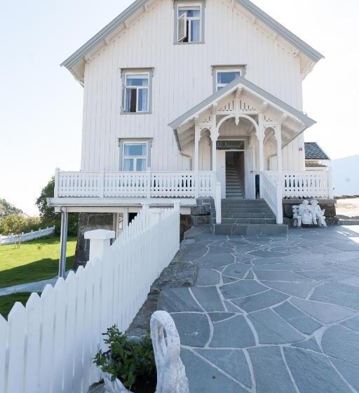 اتاق استاندارد, Sakrisøy Gjestegård   Manor House In Sakrisøy   Solbakken Anno 1880