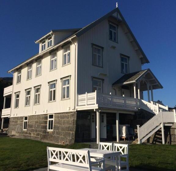 اتاق استاندارد با تخت بزرگ, Sakrisøy Gjestegård   Manor House In Sakrisøy   Solbakken Anno 1880