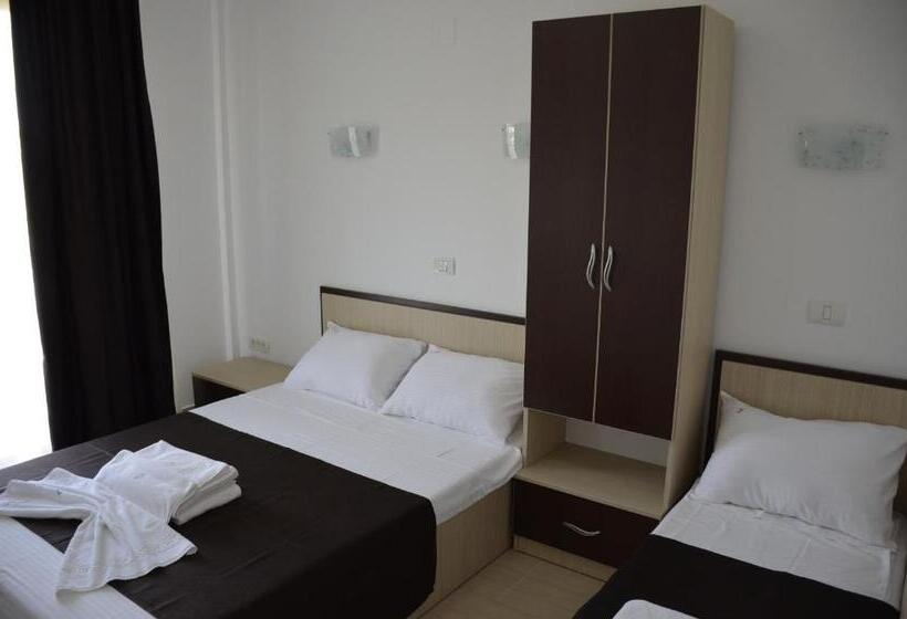 اتاق استاندارد سه نفره, Vila Cosmin