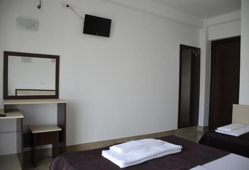اتاق استاندارد سه نفره, Vila Cosmin