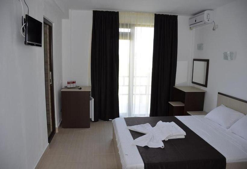 اتاق استاندارد سه نفره, Vila Cosmin