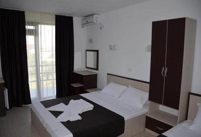 اتاق استاندارد سه نفره, Vila Cosmin