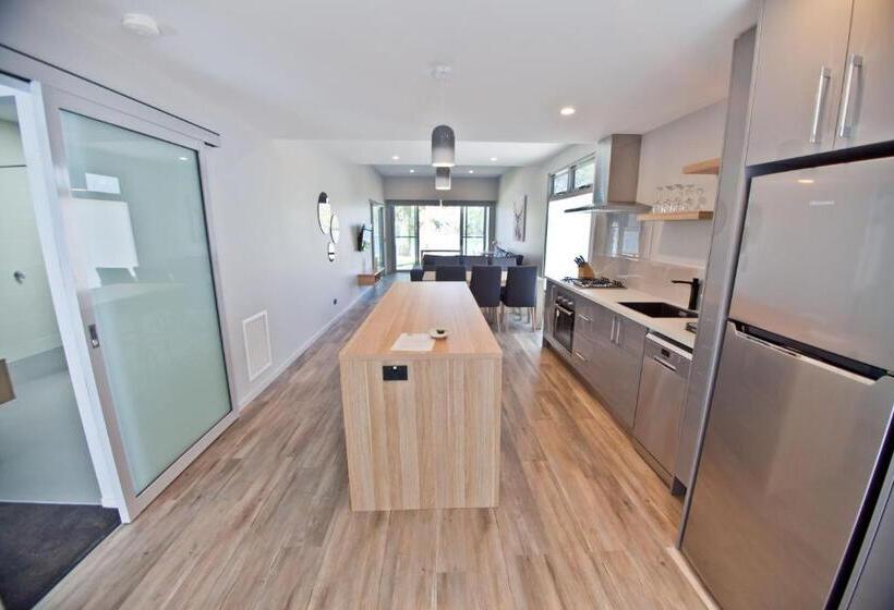 带2个卧室的公寓, Waterfront Apartments