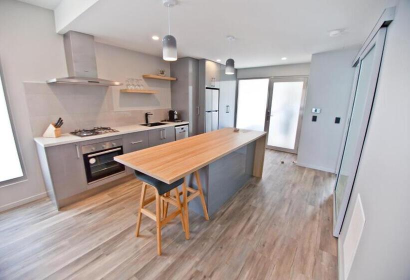 带2个卧室的公寓, Waterfront Apartments