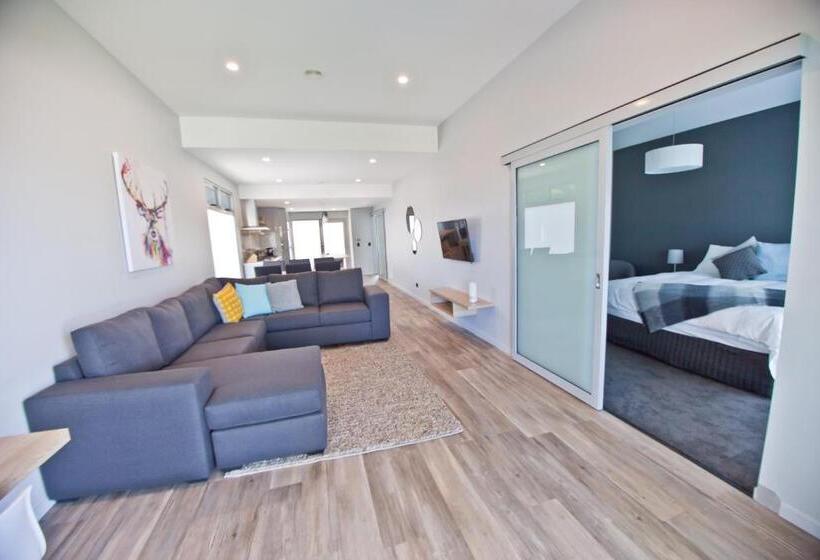 带2个卧室的公寓, Waterfront Apartments