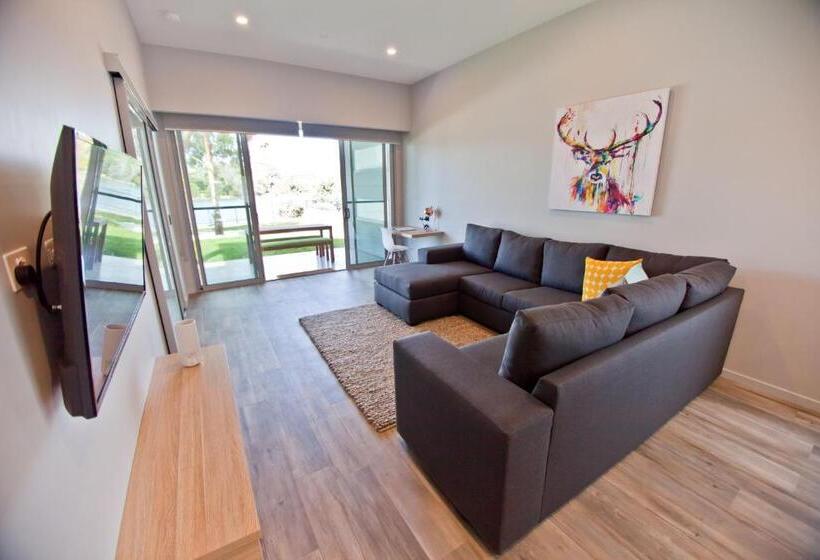 带2个卧室的公寓, Waterfront Apartments