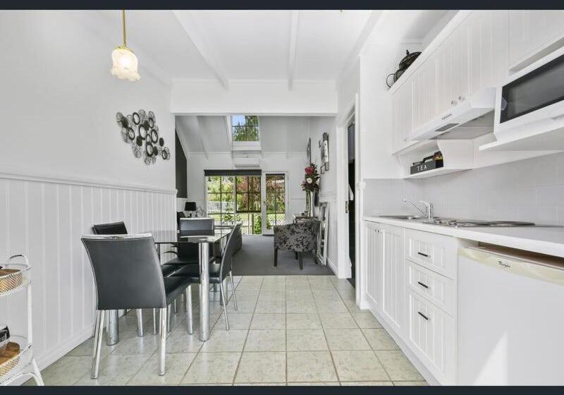 استودیوی لوکس, Creek Cottage Bed And Breakfast Traralgon