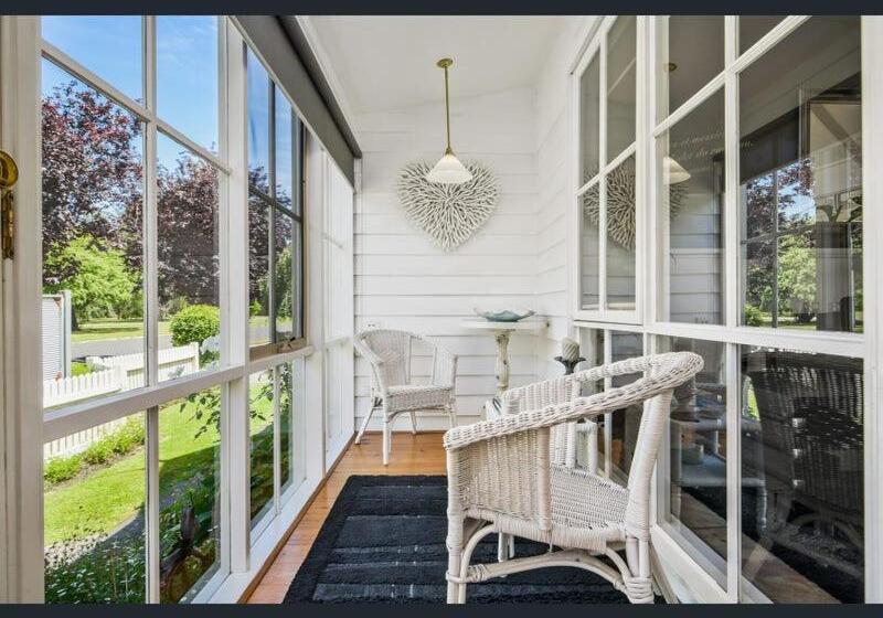 سوییت خانوادگی, Creek Cottage Bed And Breakfast Traralgon