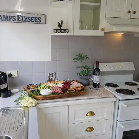 سوییت خانوادگی, Creek Cottage Bed And Breakfast Traralgon