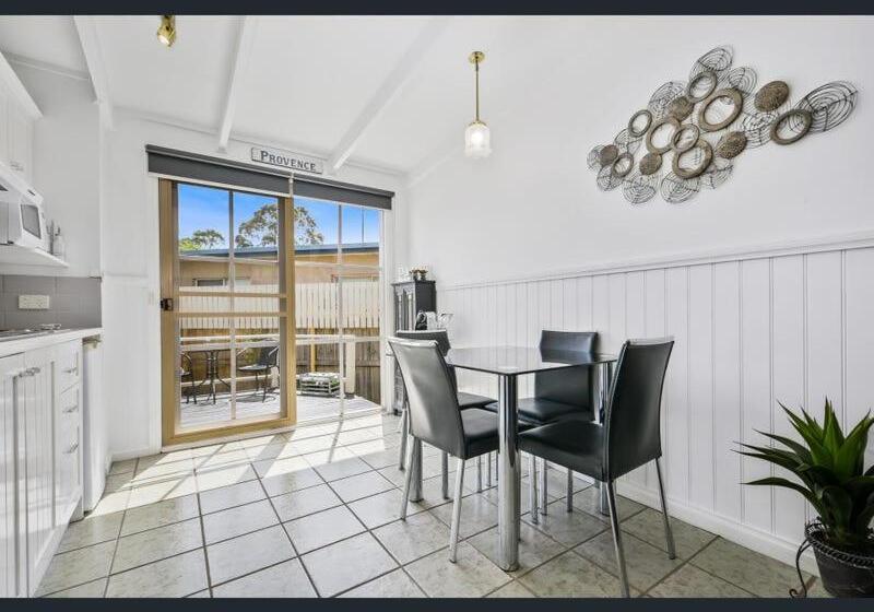 استودیوی لوکس, Creek Cottage Bed And Breakfast Traralgon