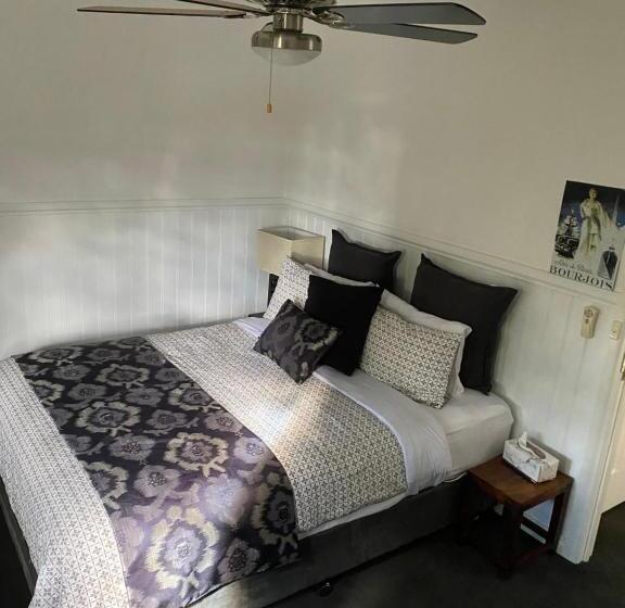 سوییت خانوادگی, Creek Cottage Bed And Breakfast Traralgon