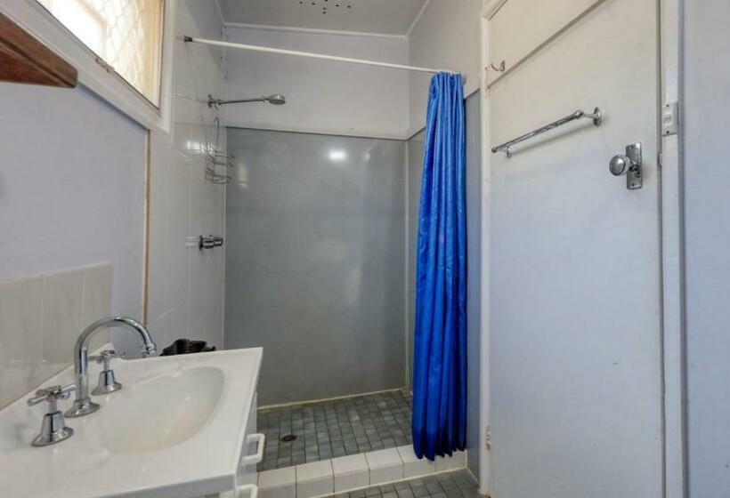 اتاق اکونومی, Darling River Motel