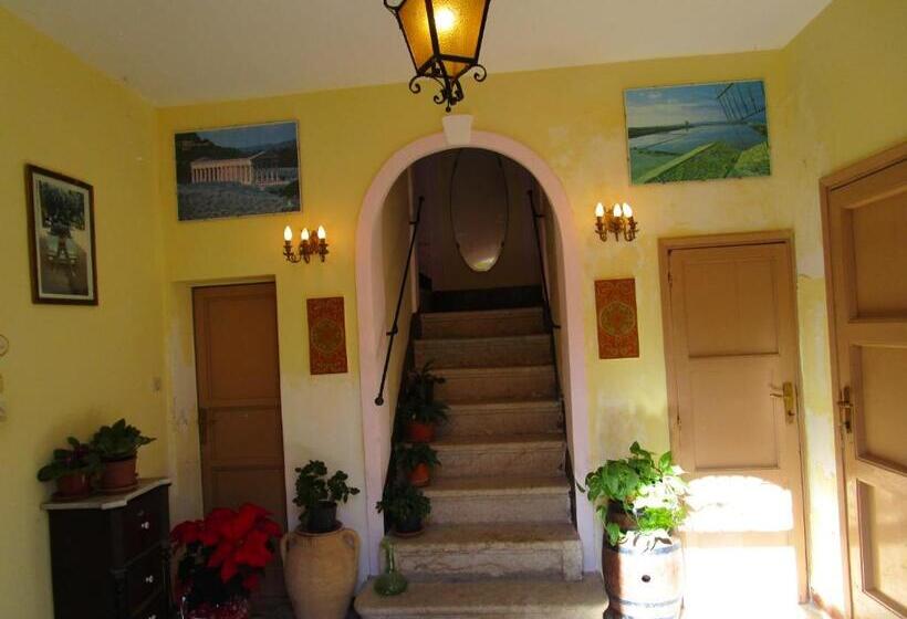 استودیوی استاندارد, Villa Maria