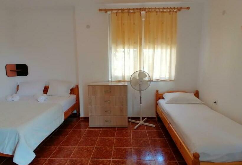 اتاق استاندارد سه نفره, Guest House Sokratovi