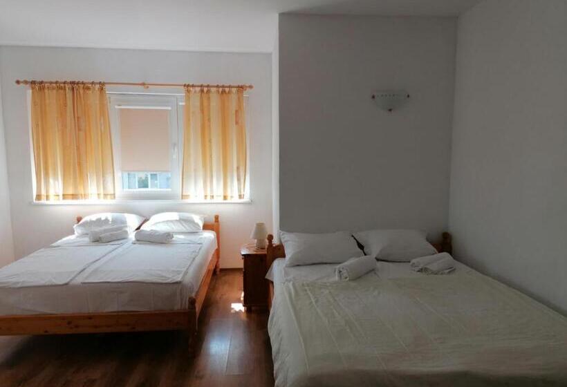 اتاق استاندارد چهار تخته, Guest House Sokratovi