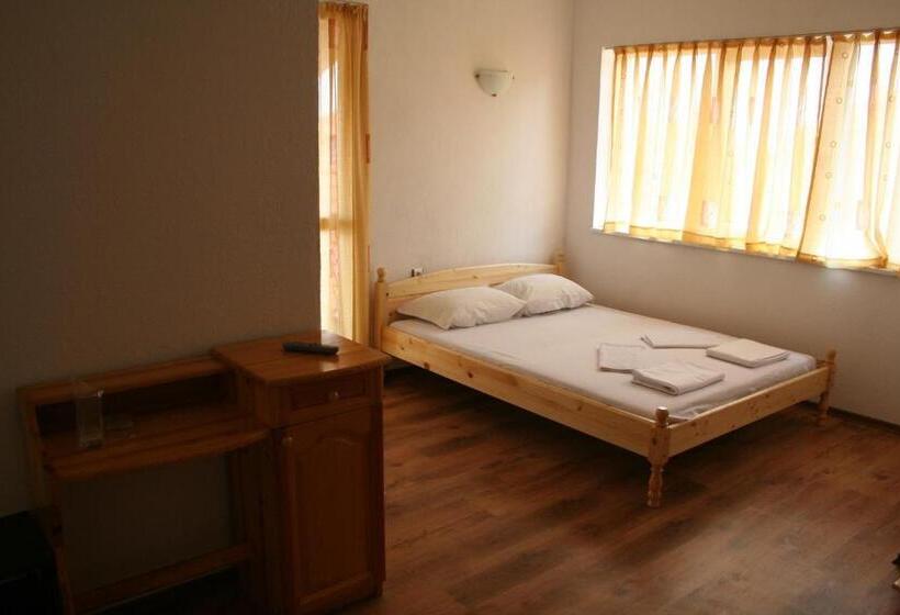 اتاق استاندارد چهار تخته, Guest House Sokratovi
