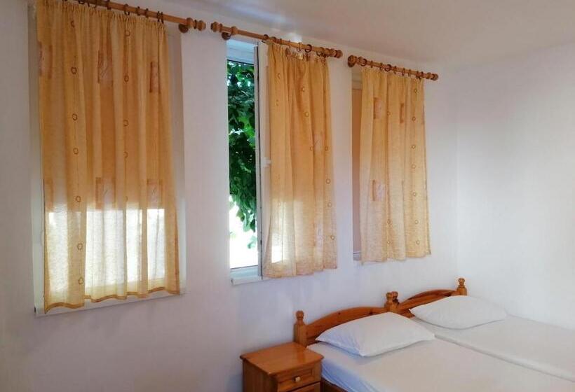 اتاق استاندارد با تراس, Guest House Sokratovi