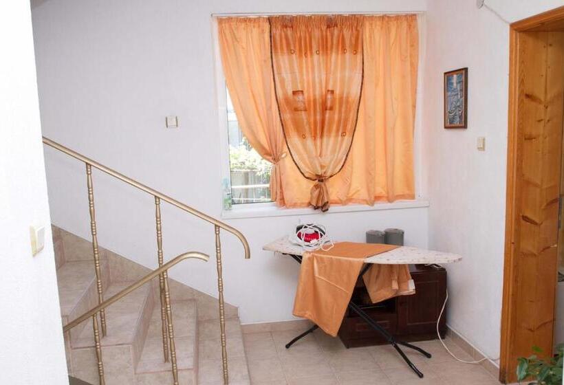 اتاق استاندارد سه نفره, Guest House Sokratovi