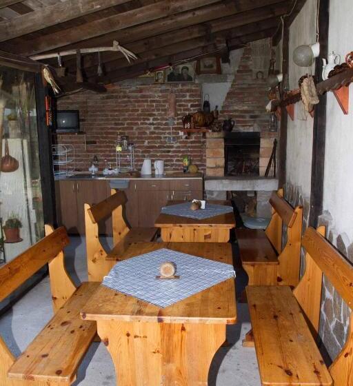 استودیوی استاندارد, Guest House Sokratovi