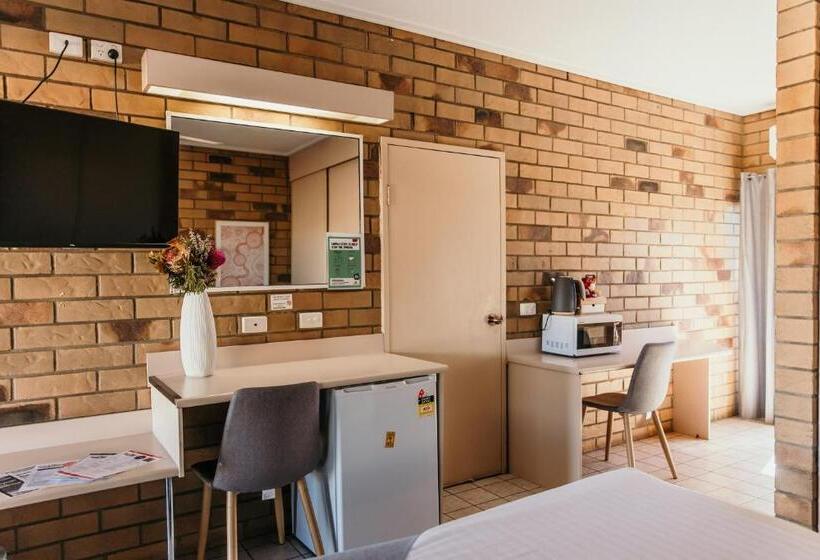اتاق خانوادگی, Abacus Motel