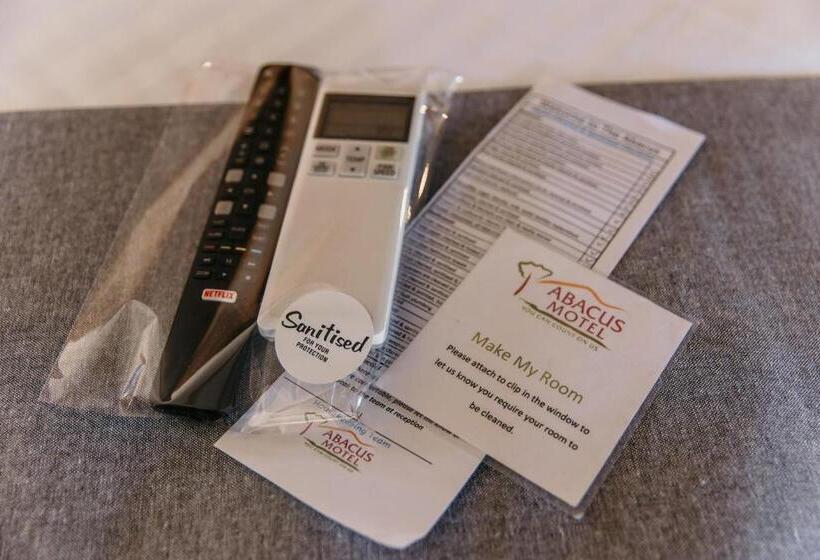 اتاق خانوادگی, Abacus Motel