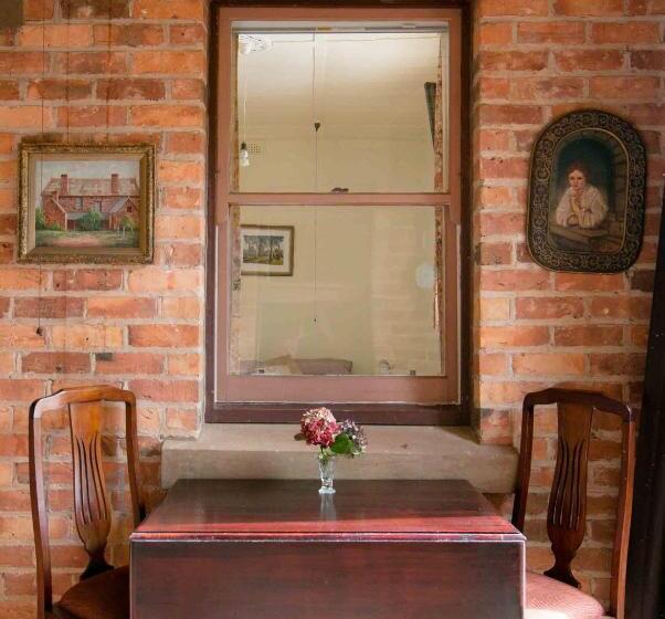 اتاق لوکس, Pierrepoint Accommodation