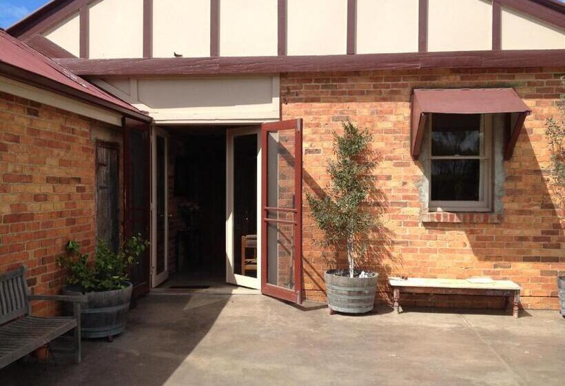 اتاق لوکس, Pierrepoint Accommodation