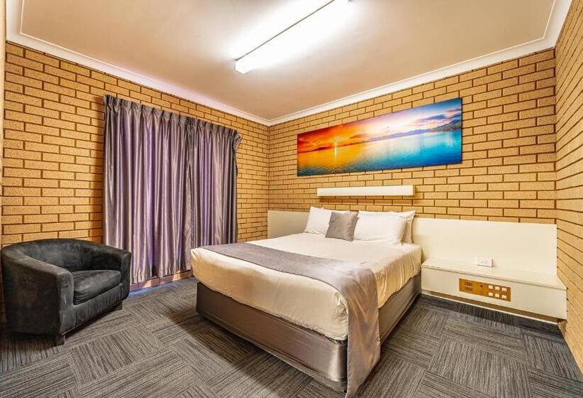 اتاق خانوادگی, Carnarvon Motel
