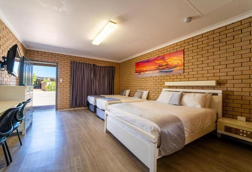 اتاق استاندارد چهار تخته, Carnarvon Motel
